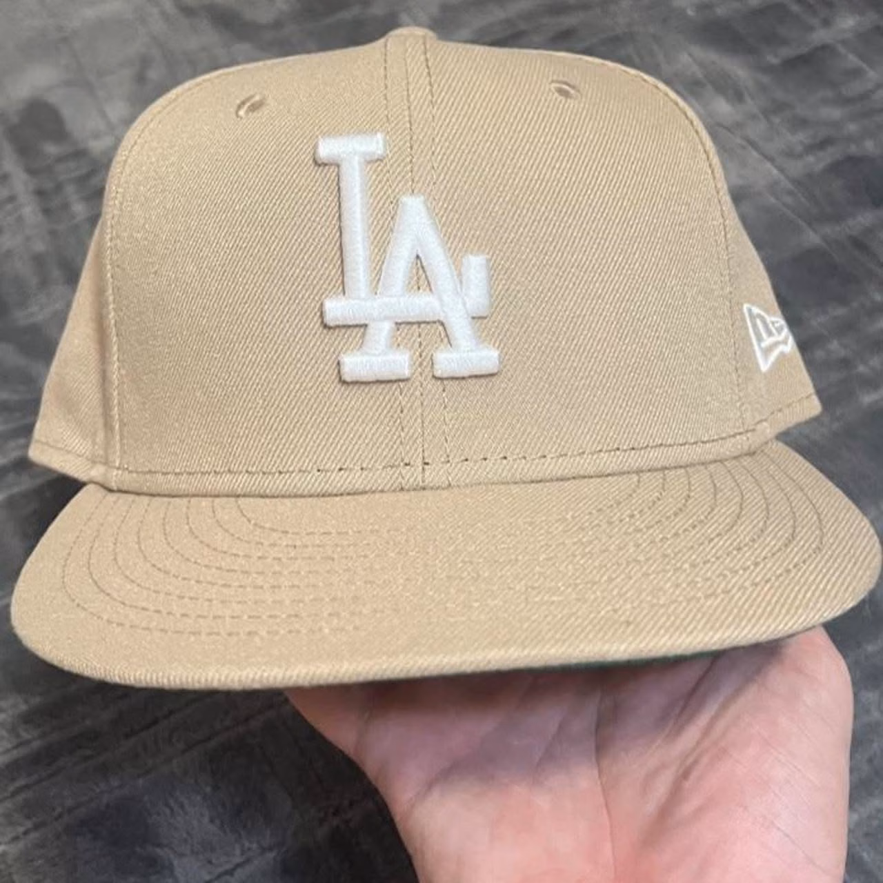 A New Era LA Dodgers fitted cap in sand and cream.